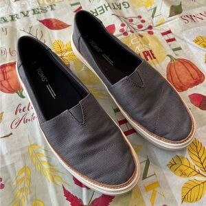 Women's Toms - Size 8M Slip Ons